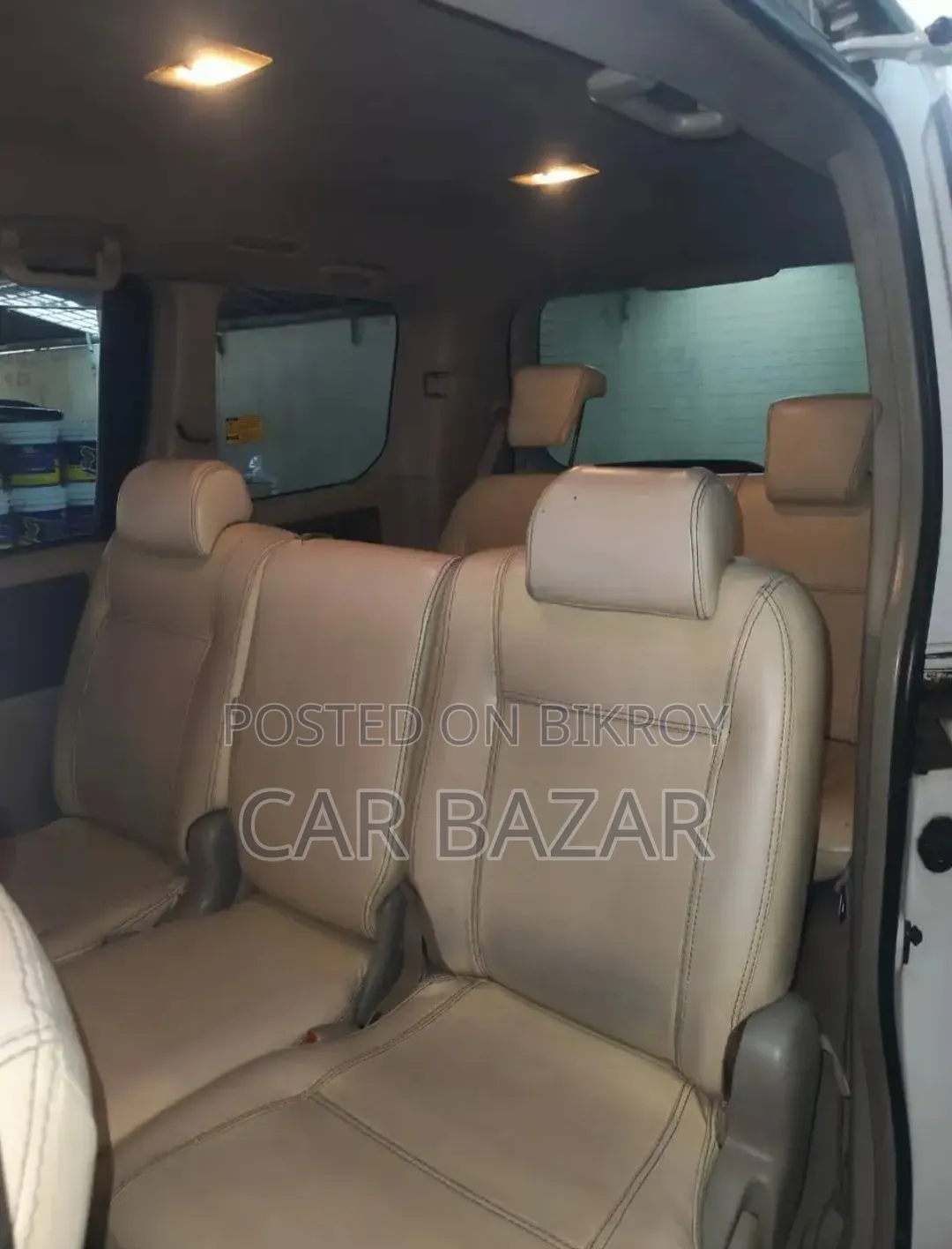 Toyota Noah 2.0 143hp FWD (8 Seater) 2009 White