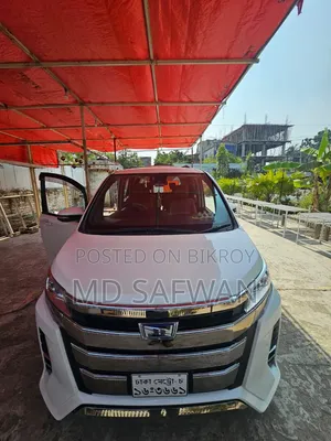 টয়োটা নোয়া ২০২০ সাদা