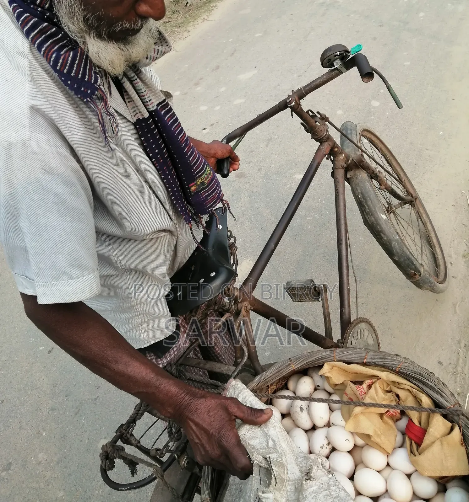 Deshi Chicken Eggs. Deshi Murgir Dim.
