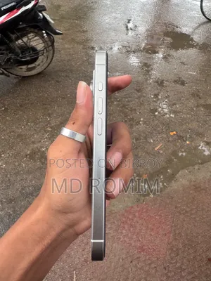 অ্যাপল আইফোন ১৫ প্রো ১২৮ জিবি হোয়াইট