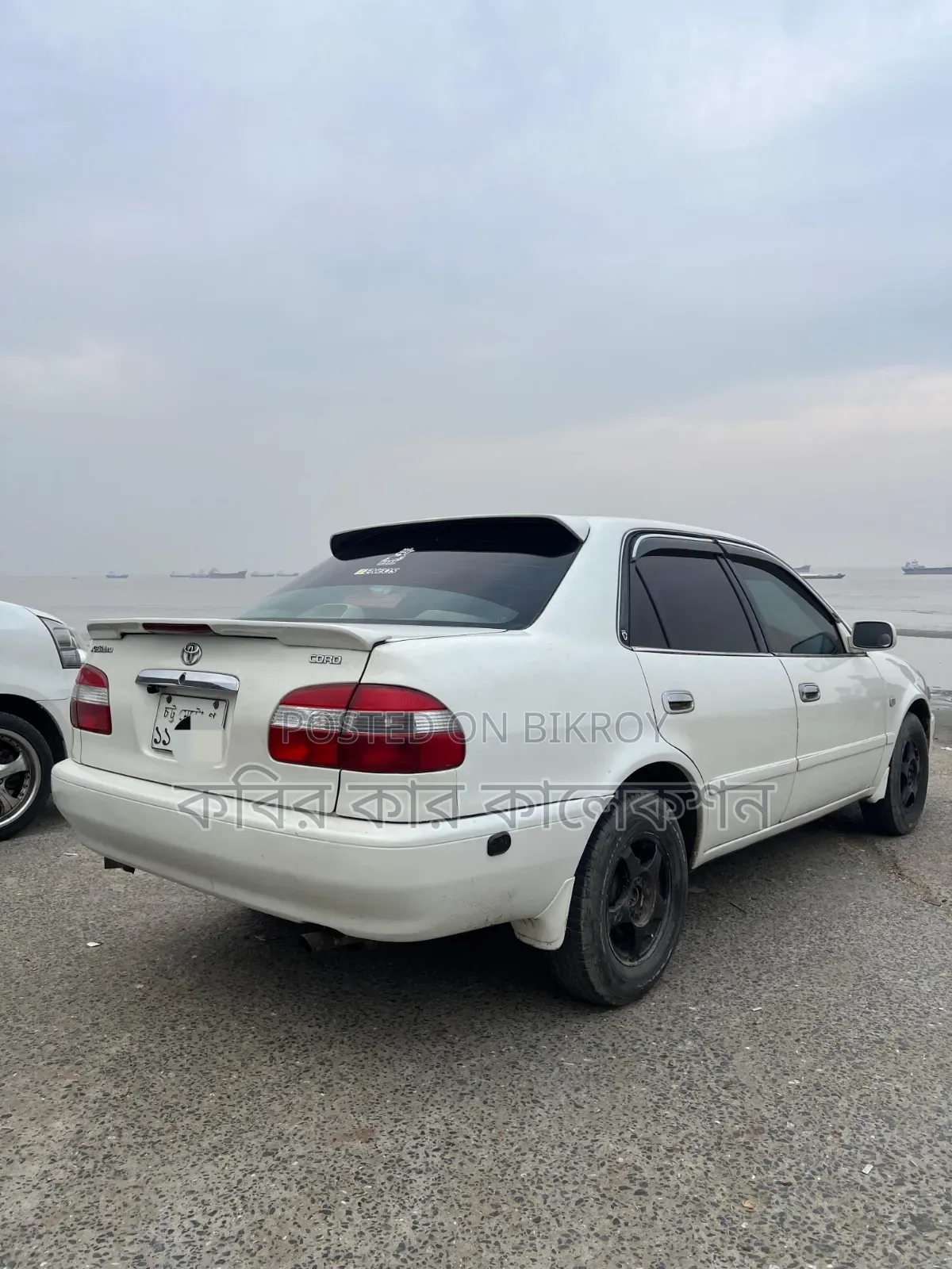 Toyota Corolla 2000 White