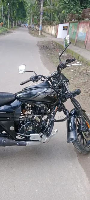 বাজাজ এভেঞ্জার ১৬০ স্ট্রিট ২০২১ কালো