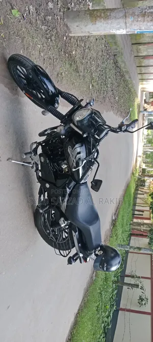 বাজাজ এভেঞ্জার ১৬০ স্ট্রিট ২০২১ কালো