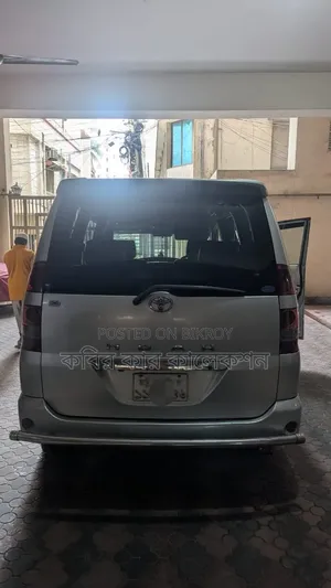 Toyota Noah 2002 Silver
