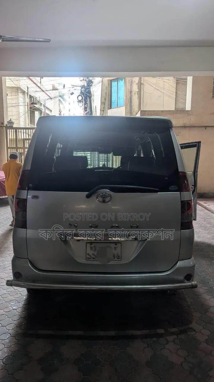 Toyota Noah 2002 Silver