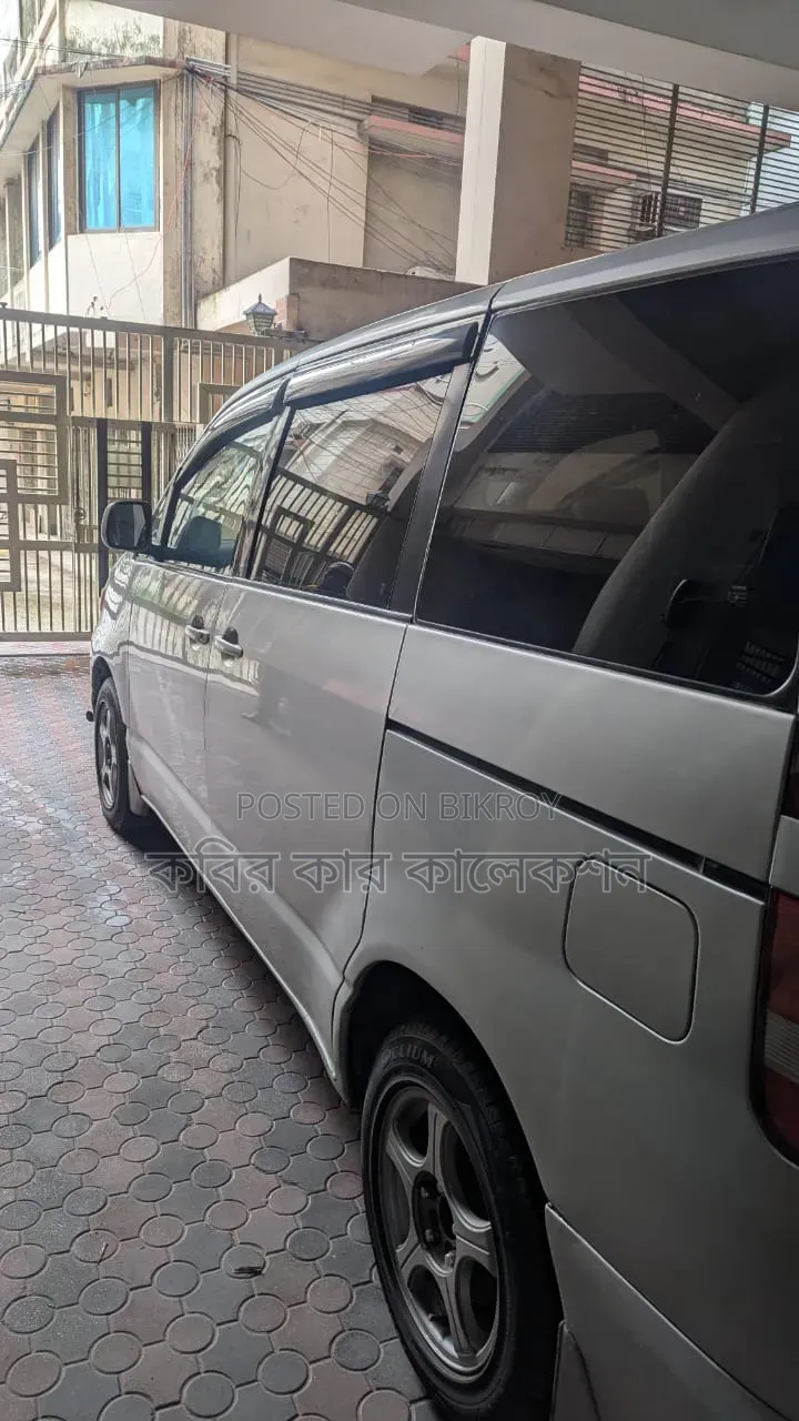 Toyota Noah 2002 Silver