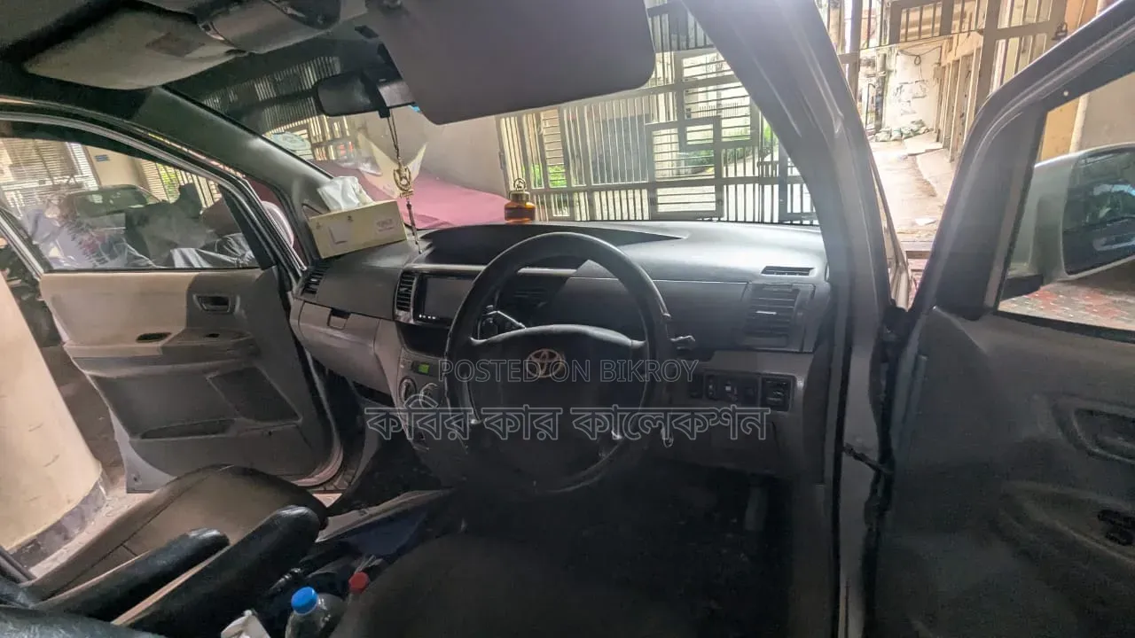 Toyota Noah 2002 Silver