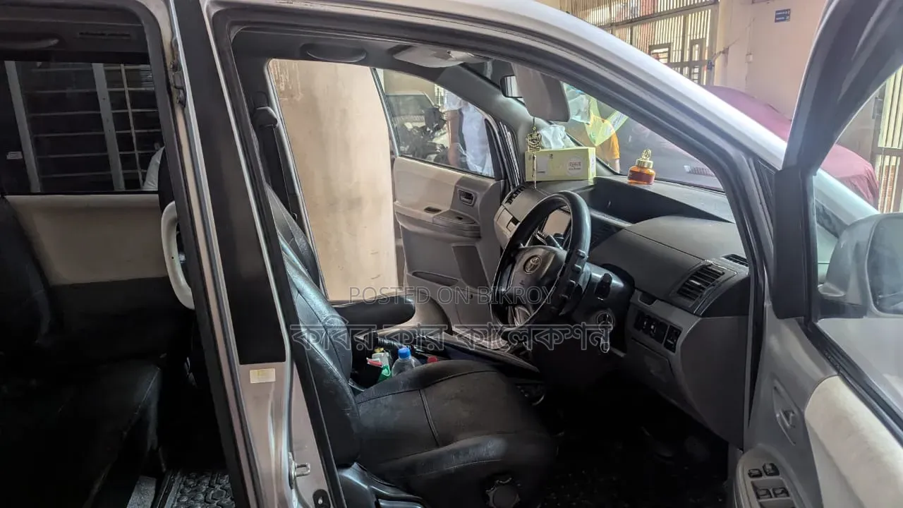 Toyota Noah 2002 Silver
