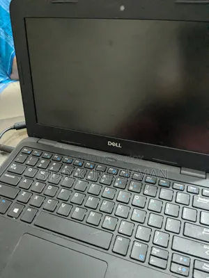 Laptop Dell Latitude 7490 4GB Intel Core 7 SSHD+SSD 256GB