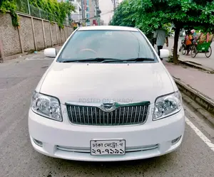 টয়োটা করোল্লা সেডান ২০০৫ সাদা