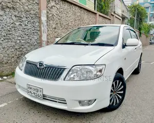 টয়োটা করোল্লা সেডান ২০০৫ সাদা