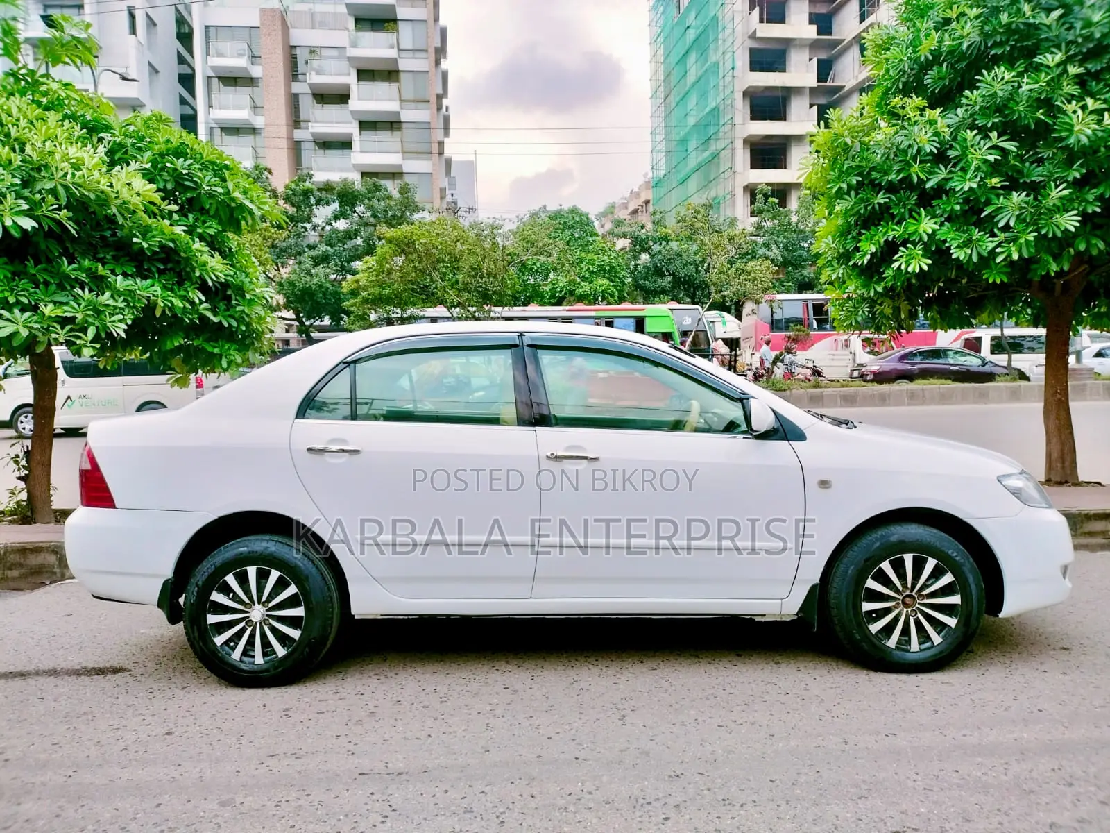 টয়োটা করোল্লা সেডান ২০০৫ সাদা