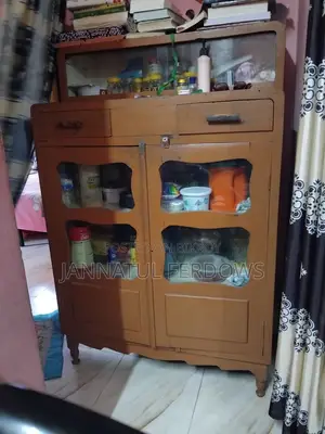 মিটসেফ এবং শোকেস