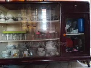 মিটসেফ এবং শোকেস