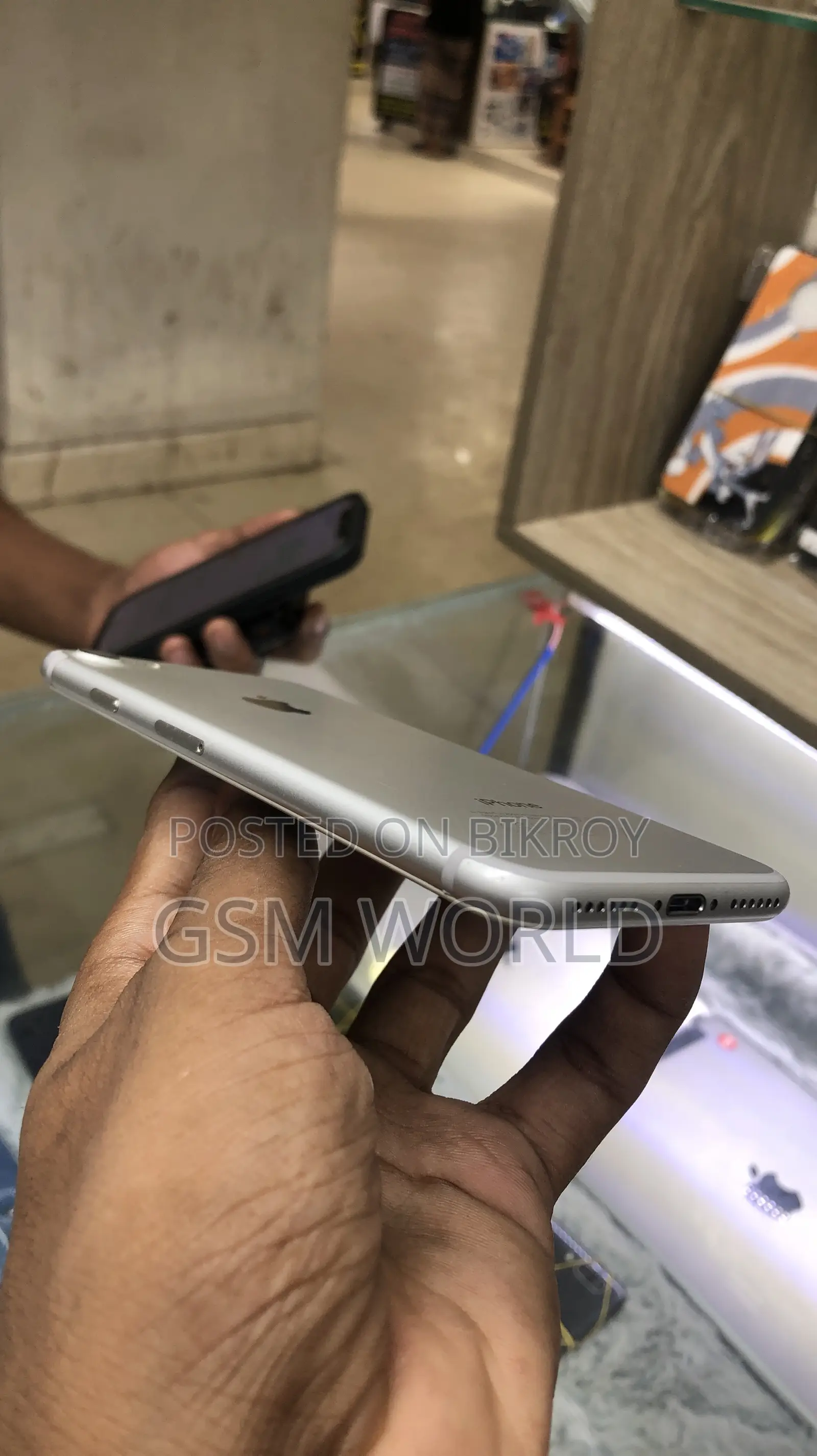 অ্যাপল আইফোন ৭ ৩২ জিবি লাল