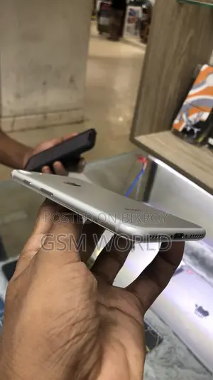 অ্যাপল আইফোন ৭ ৩২ জিবি লাল