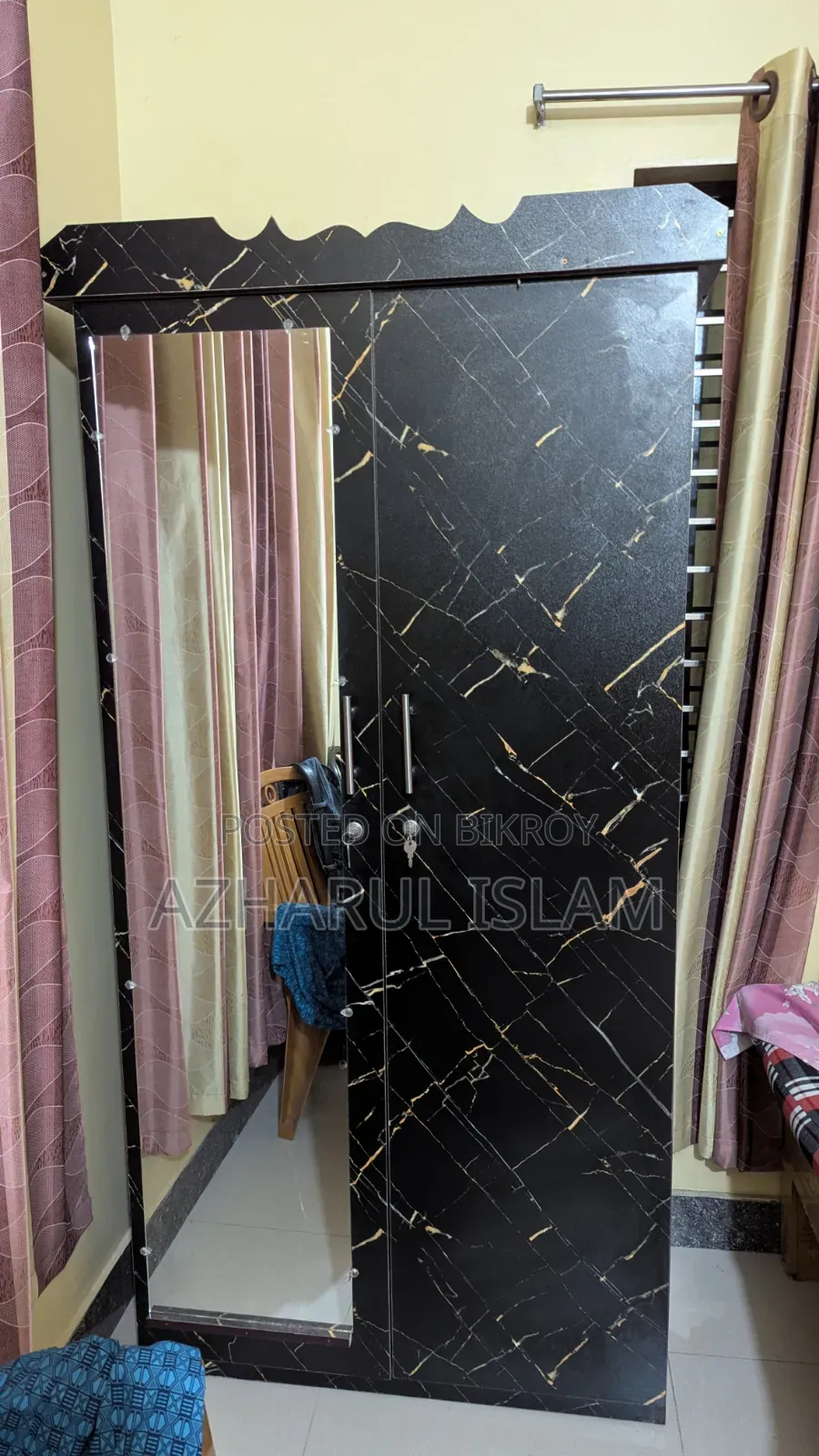 দুই পার্টের আলমারি বিক্রি করা হবে আয়না সহ