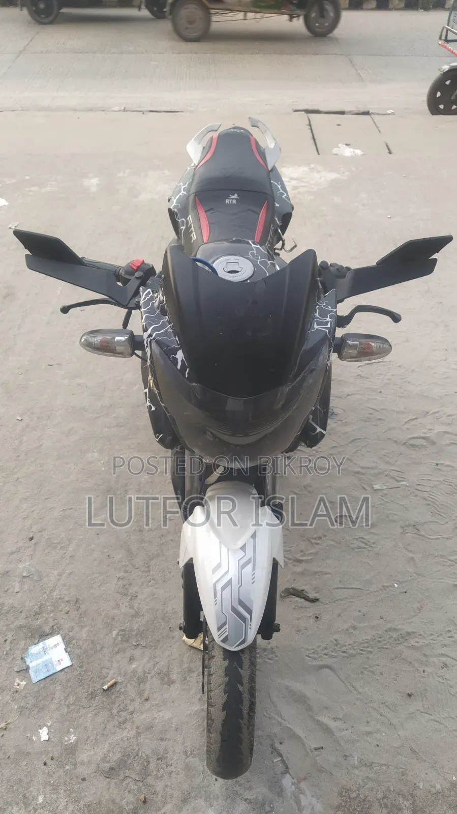 টিভিএস আপাচে আরটিআর ১৬০ টুভি ২০১৮ হোয়াইট