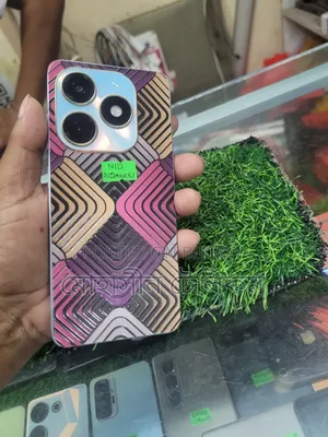 টেকনো স্পার্ক ২০ ২৫৬ জিবি সাদা