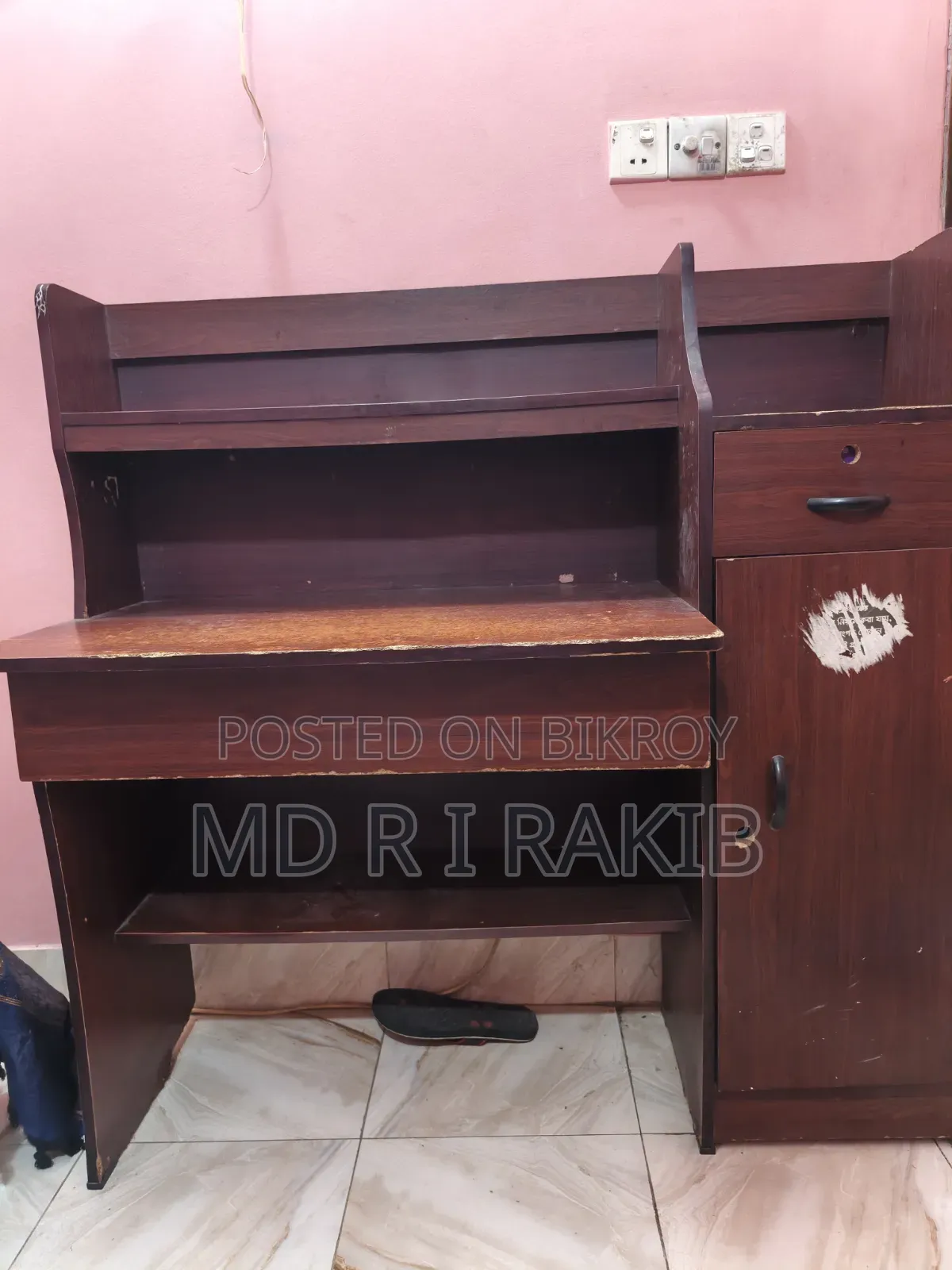 পড়ার টেবিল বিক্রয়ের জন্য