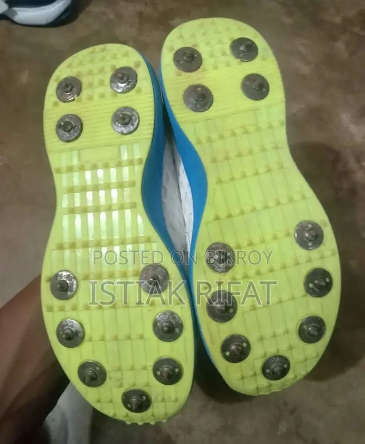 স্টিল স্পাইক স্পোর্টস জুতো
