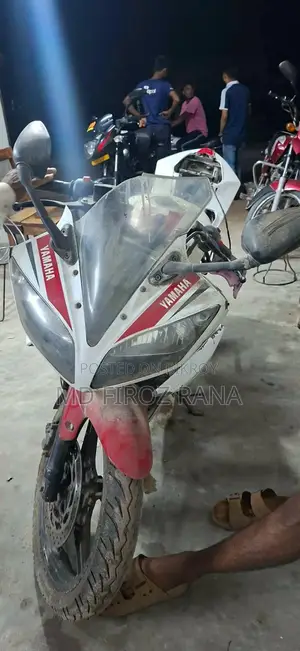 ইয়ামাহা আর১ ২০১২ সাদা