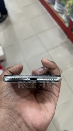 অ্যাপল আইফোন এক্স ২৫৬ জিবি হোয়াইট