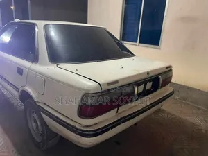 টয়োটা করোল্লা ১৯৯৮ সাদা