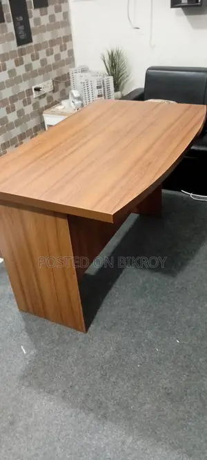 এক্সিকিউটিভ অফিস টেবিল