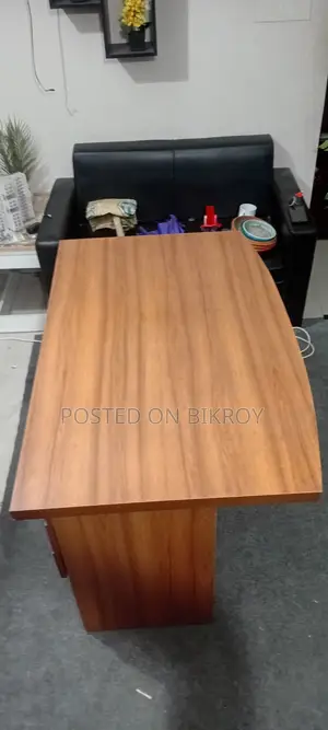 এক্সিকিউটিভ অফিস টেবিল
