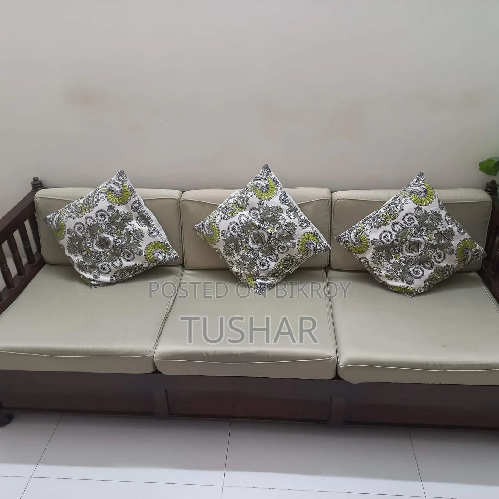 Segun Kathar Used Sofa With Table Sale