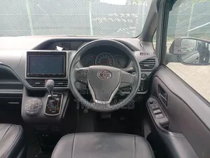 টয়োটা নোয়া ২০২১ কালো
