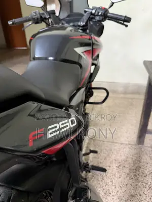 বাজাজ পালসার এফ২৫০ ২০২৫ ব্ল্যাক