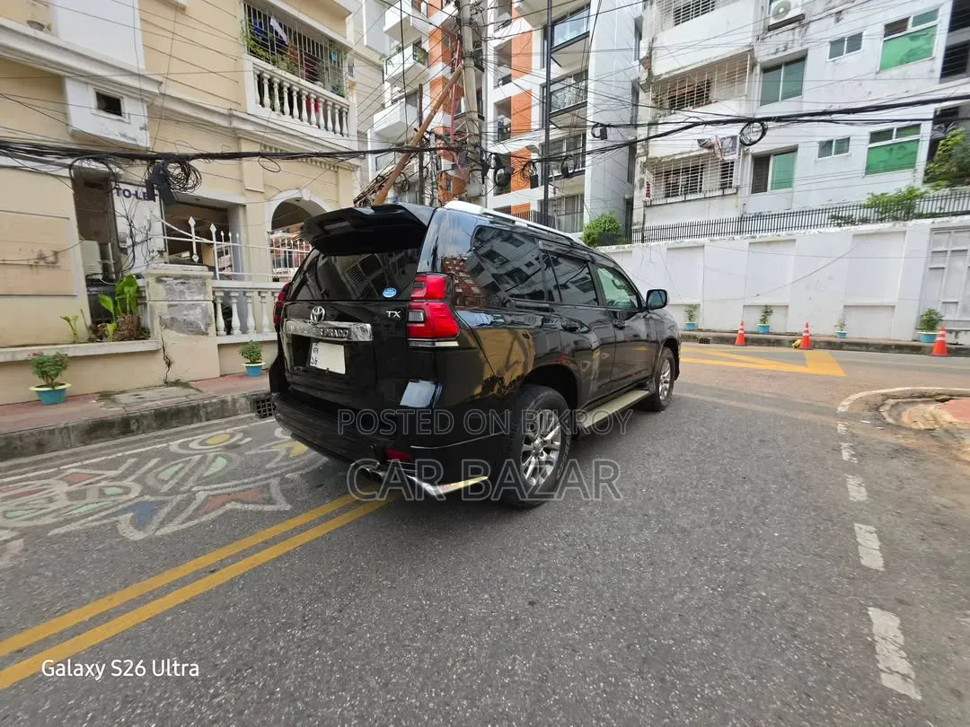 টয়োটা ল্যান্ড ক্রুজার প্রাডো ২.৭ VVT-i ২০১৬ কালো