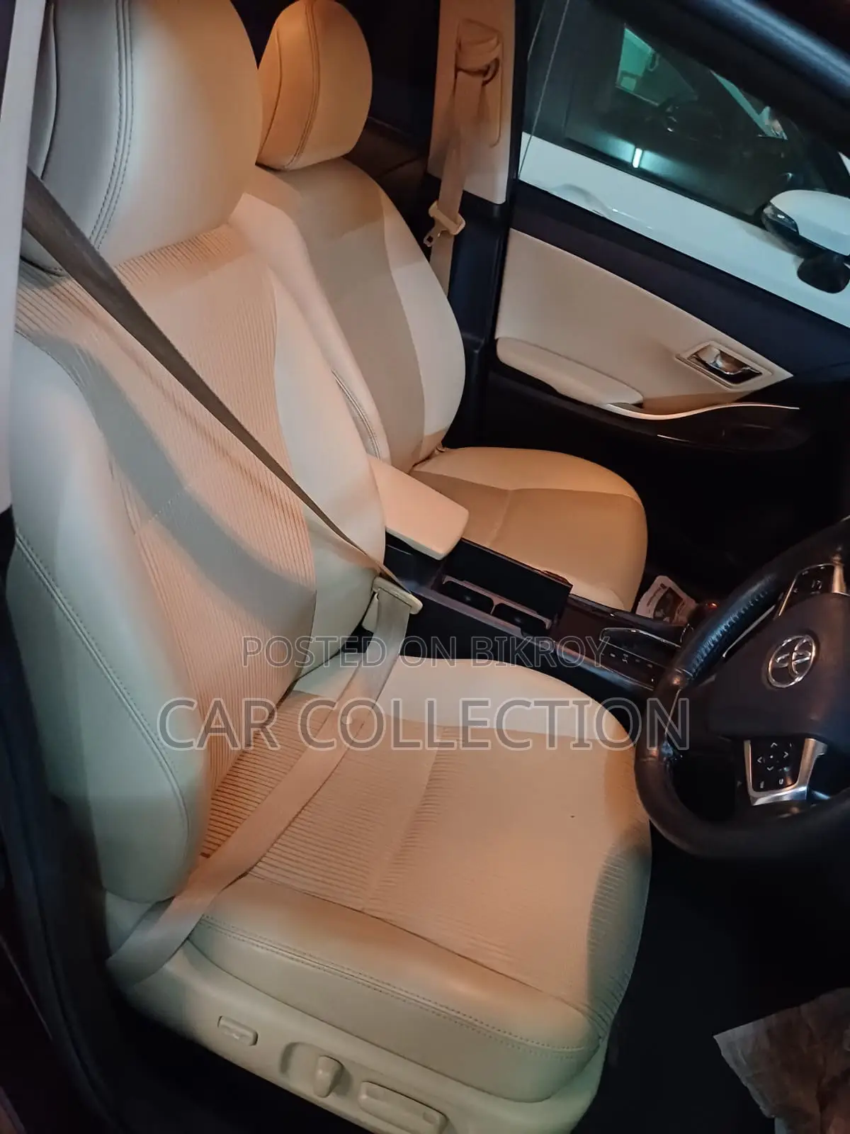 Toyota Premio 2018 Red