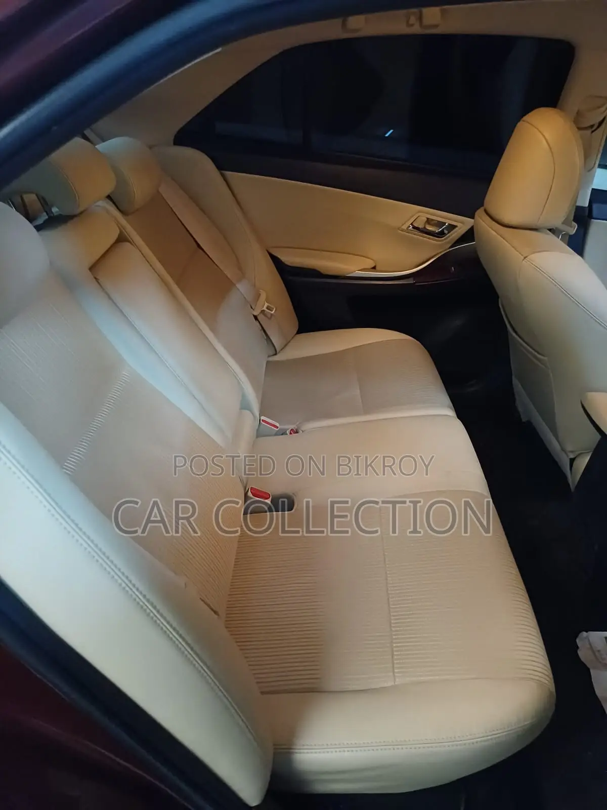 Toyota Premio 2018 Red