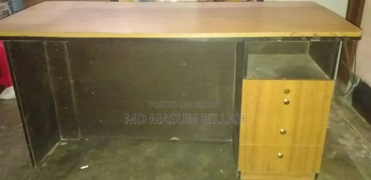5' X 2'5" Size Office Table (Or Reading Table) Will Be Sold