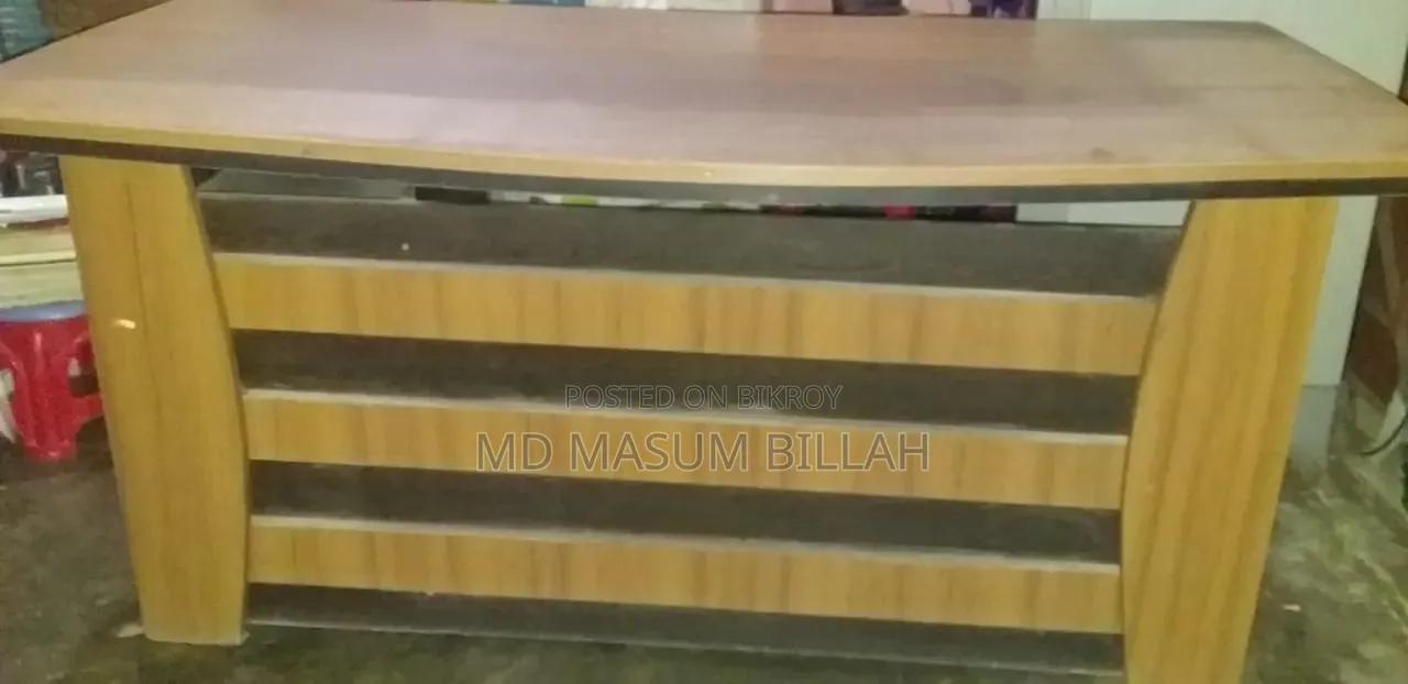 5' X 2'5" Size Office Table (Or Reading Table) Will Be Sold