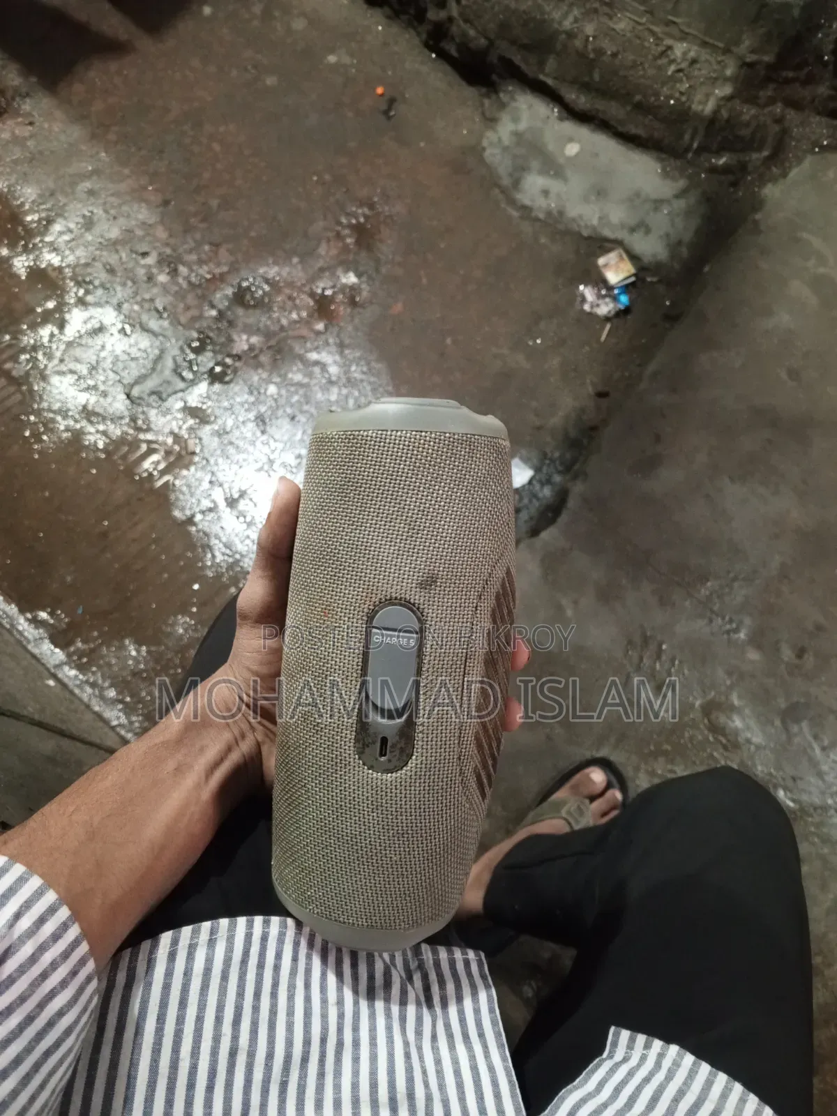 অরজিনাল জেবিএল স্পিকার চার্জার ছাড়া বাহির থেকে আনা ক্যাশ মেমো নেই