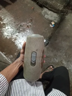 অরজিনাল জেবিএল স্পিকার চার্জার ছাড়া বাহির থেকে আনা ক্যাশ মেমো নেই