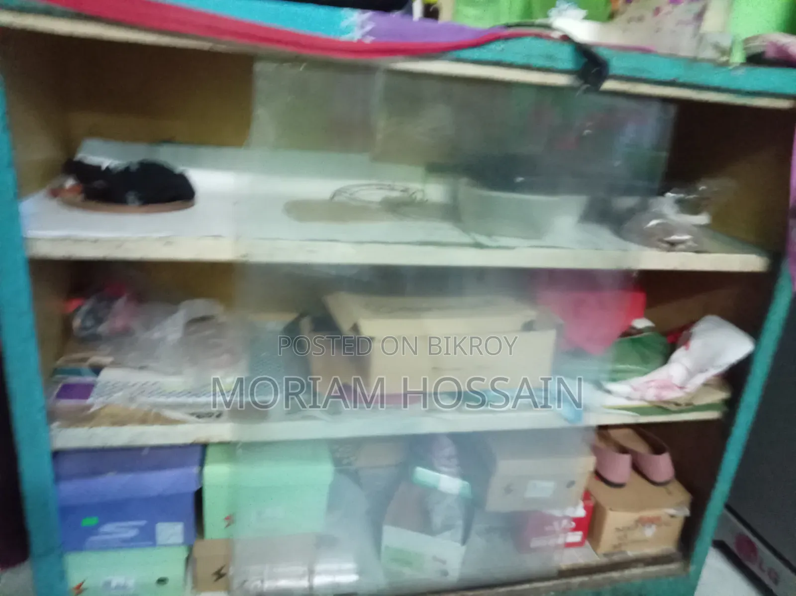 স্টিলের শোকেস