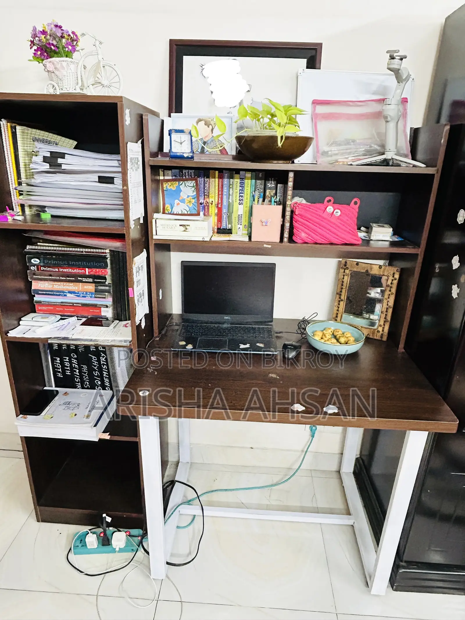 Spacious Study Table