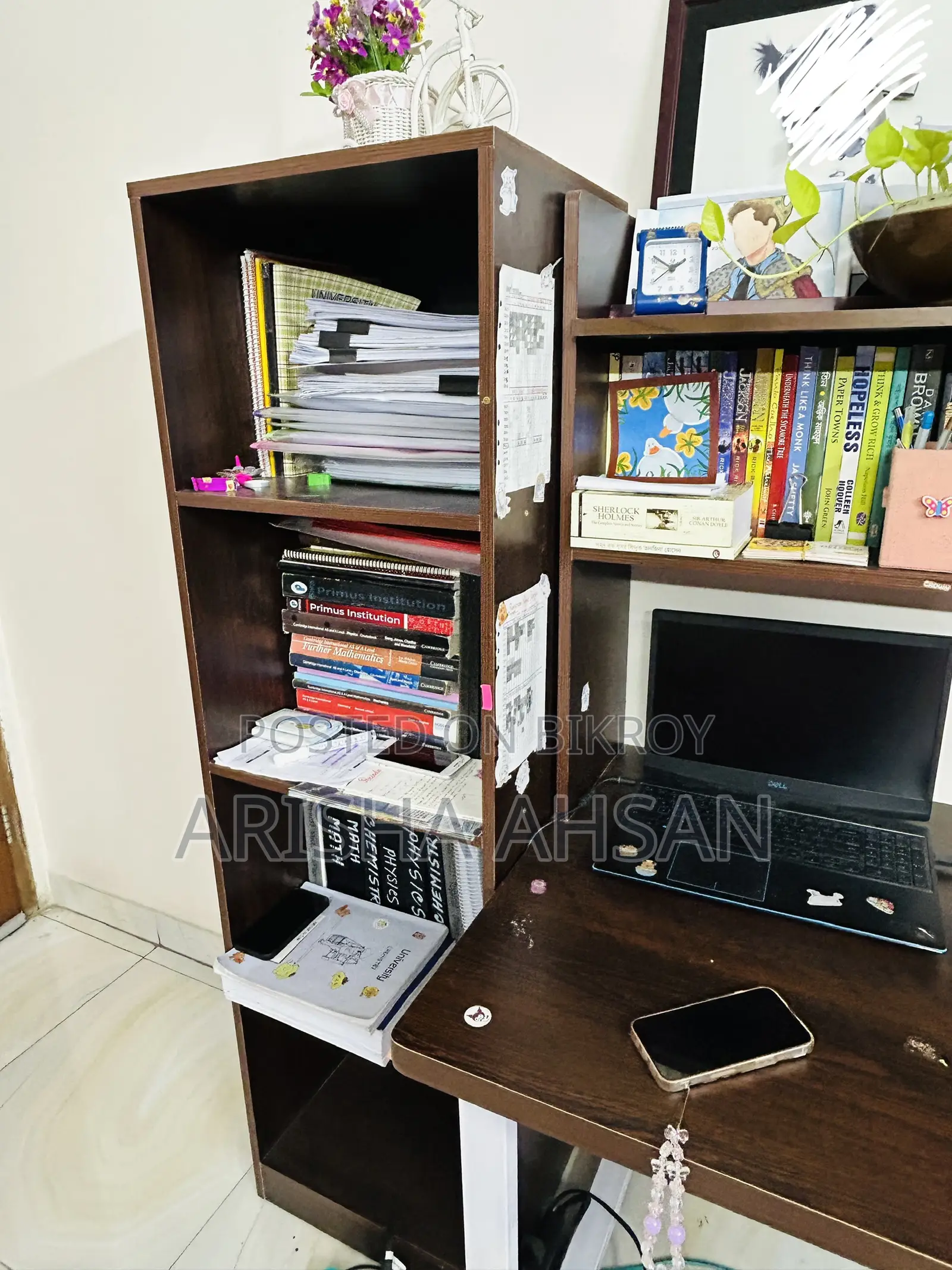 Spacious Study Table