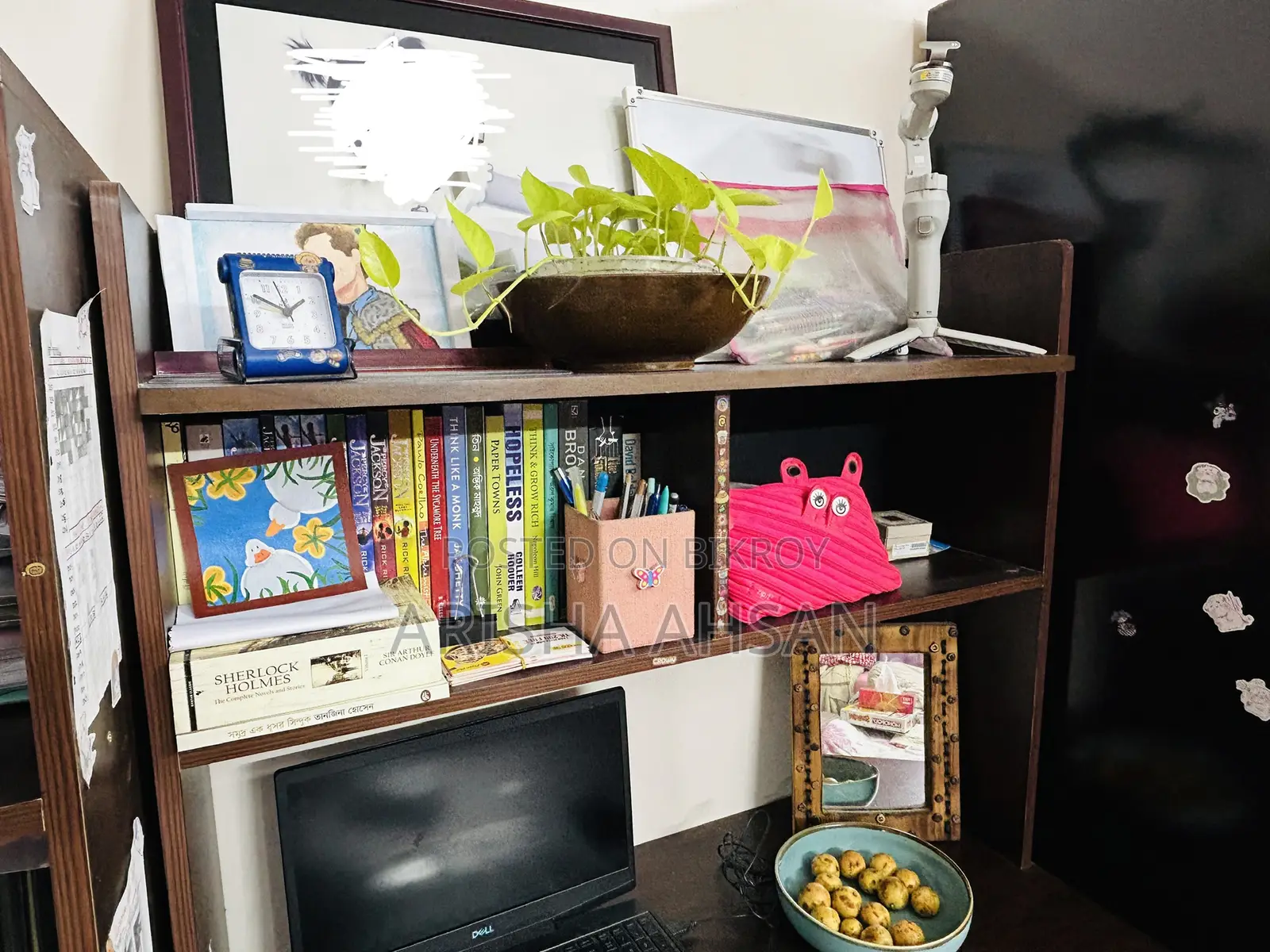 Spacious Study Table
