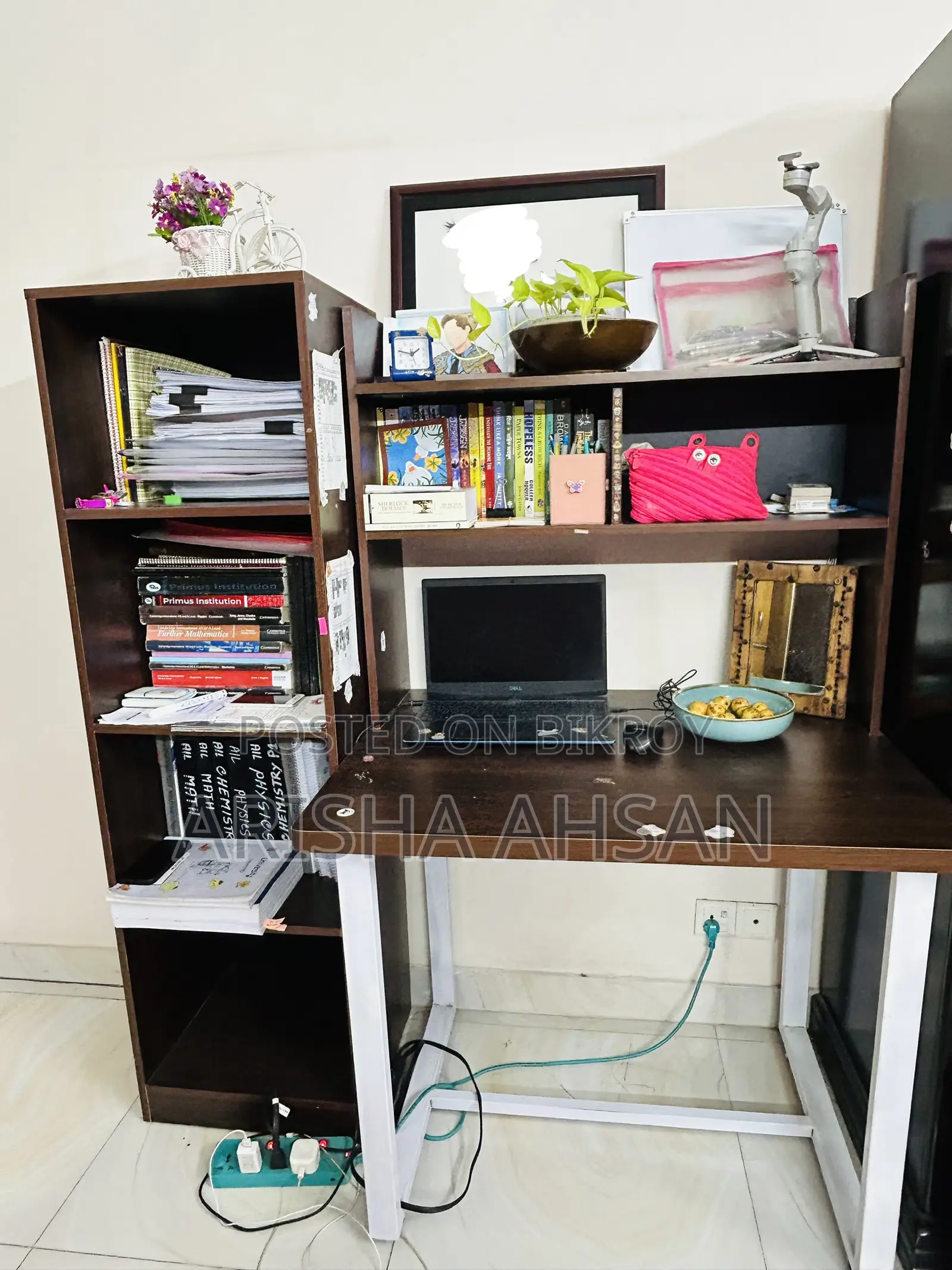 Spacious Study Table