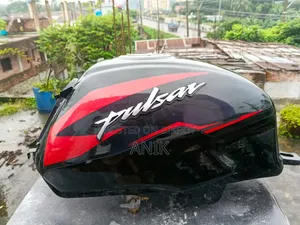Bajaj Platina fuel tank