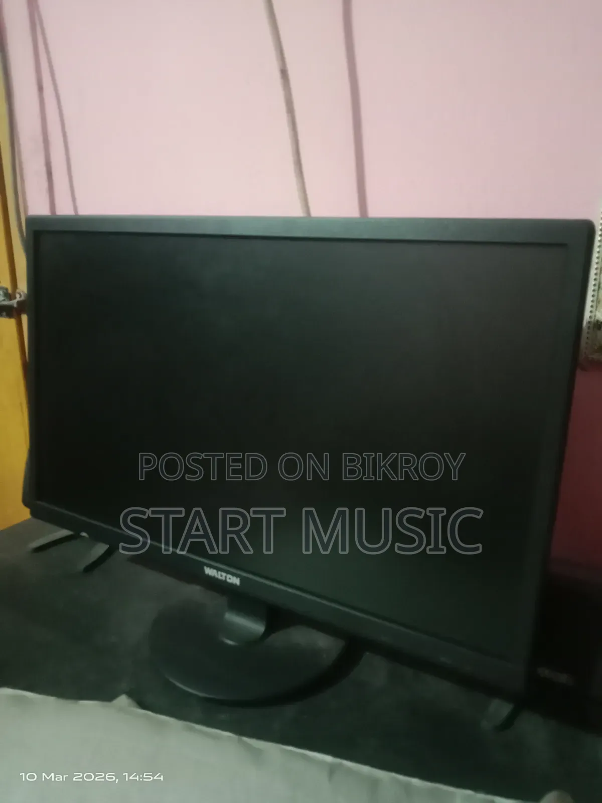 Walton 24" Monitor
