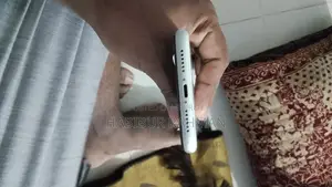 অ্যাপল আইফোন ১১ ৬৪ জিবি হোয়াইট