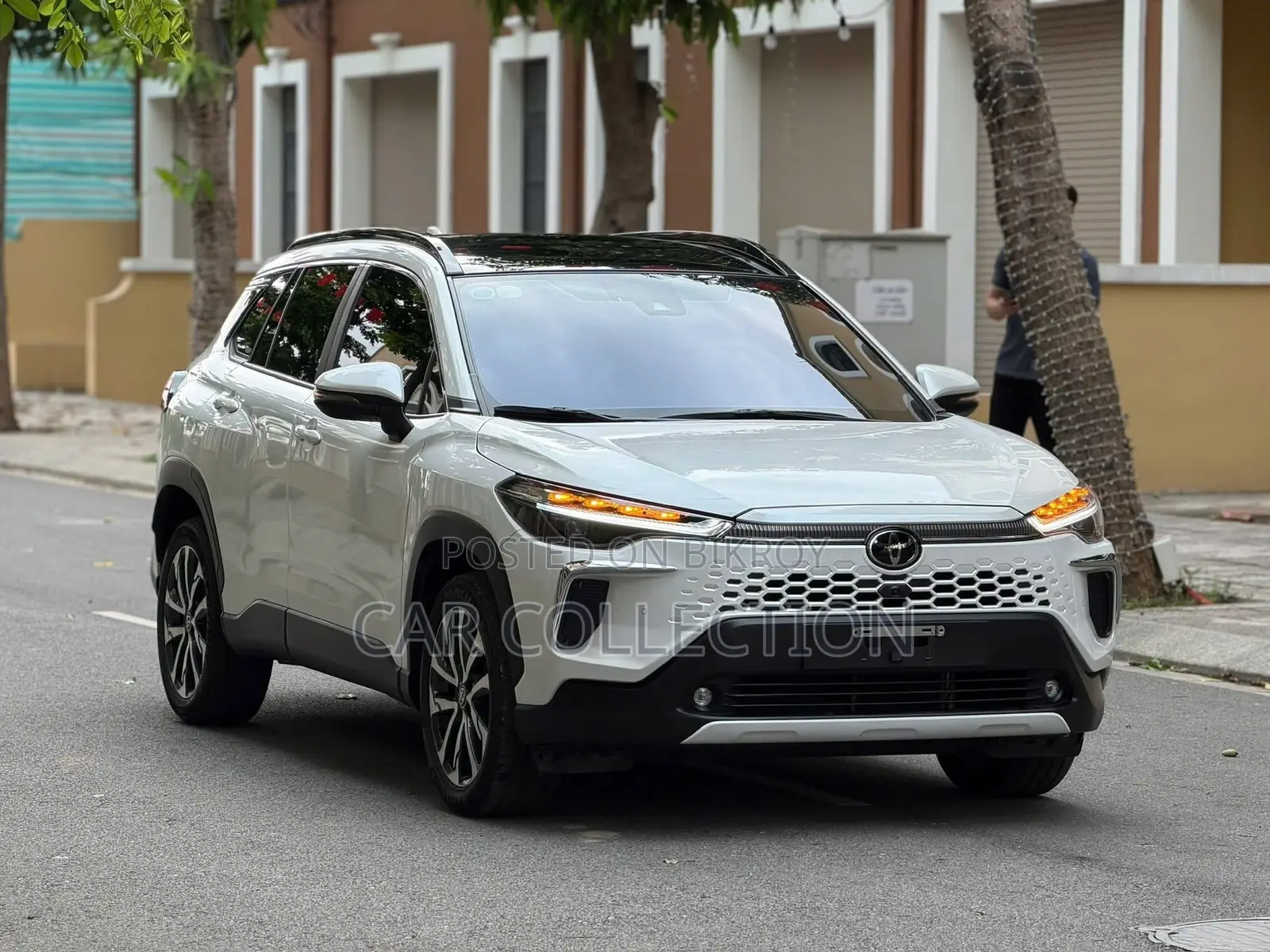 New Toyota Corolla Cross XLE 2025 Pearl