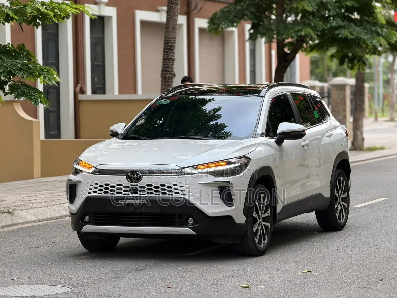 New Toyota Corolla Cross XLE 2025 Pearl